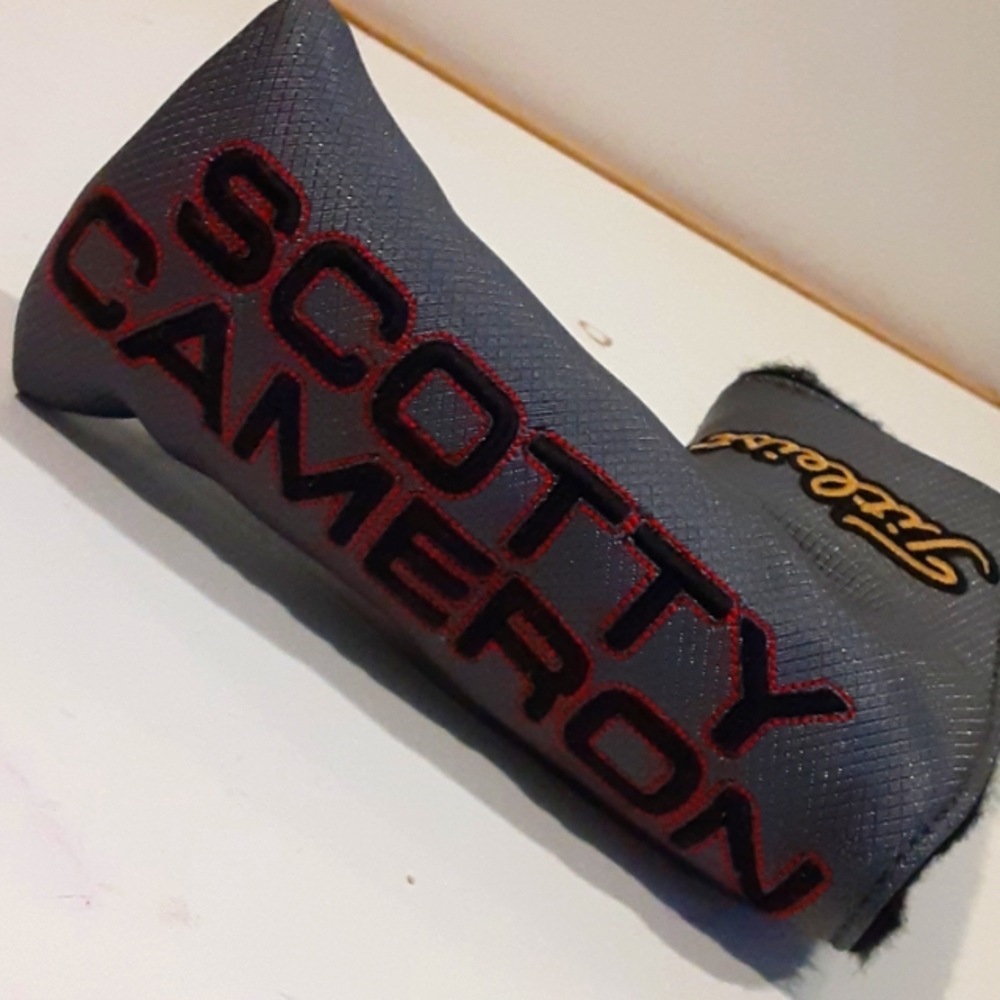 Titleist Scotty Cameron blade-style headcover